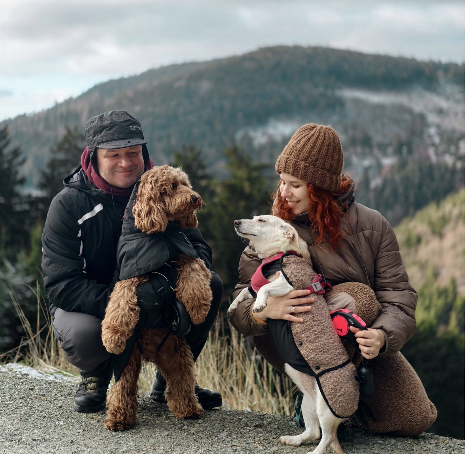 Szczęśliwa rodzina z Cockapoo